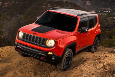 2017-Jeep-Renegade-Trailhawk-front-three-quarter-03.jpg