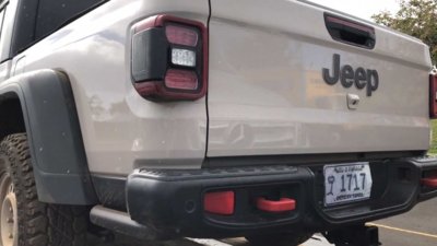 jeep-gladiator-on-trailer.jpg