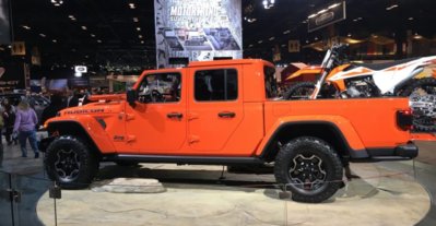 2020-Jeep-Gladiator-Chicago-Auto-Show-780x405.jpg