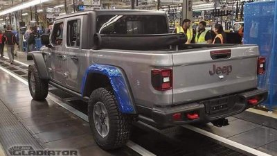 First-Production-2020-Jeep-Gladiator-Pickup-2-1-720x405.jpg